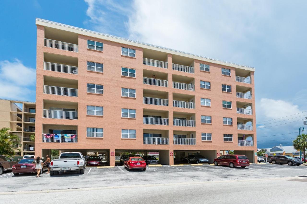 401 Beach Place Condos St. Pete Beach Exteriör bild